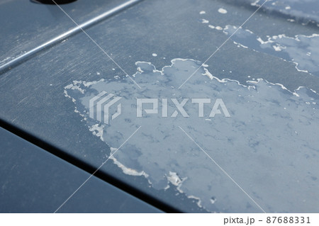 クルマの塗装の剝がれ 87688331