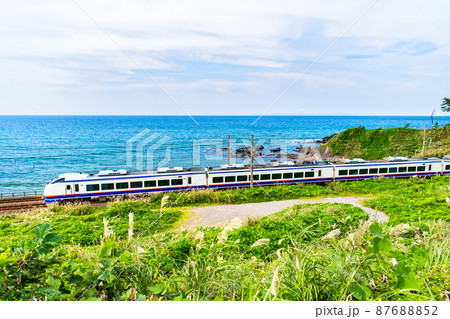 新潟県柏崎市　信越本線（青海川－鯨波）　～日本海沿いを快走する特急しらゆき～ 87688852