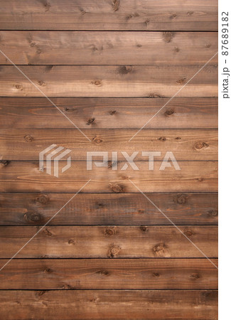 木目や節のある茶色の板が並ぶ縦長の背景画像 87689182