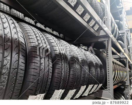 ラジアルタイヤ　車　ラック 87689922