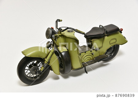 古いオートバイの置物 87690839