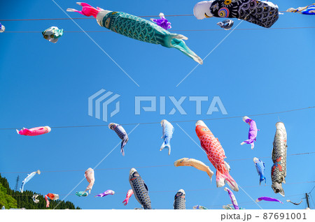 春風になびく鯉のぼり風景「杖立温泉鯉のぼり祭り」(肥後・小国)観光名所 春風になびく鯉のぼり風景「杖立温泉鯉のぼり祭り」(肥後・小国)観光名所 87691001