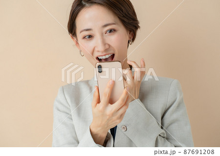 女性 ビジネス 驚く ショック 女性 ビジネス 驚く ショック 87691208