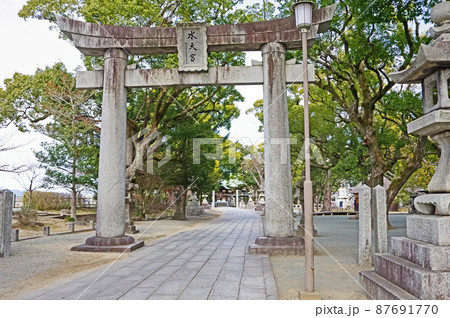 福岡県久留米市にある全国総本宮水天宮境内と鳥居 87691770