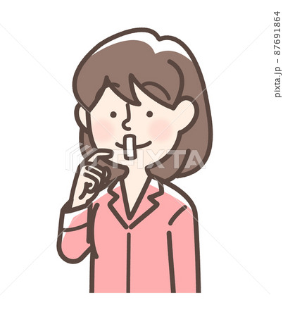 口にテープを貼っている女性 87691864