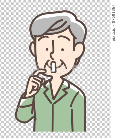 口にテープを貼っているおじいさん 87691867