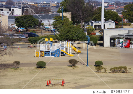 公園の遊具 87692477