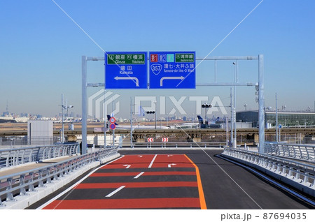 多摩川スカイブリッジと経路案内標識 87694035