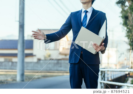 ファイルを持った営業マン　Salesman 87694521