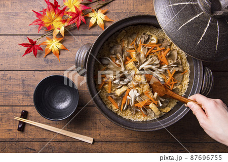 舞茸ご飯 土鍋 イメージ 舞茸ご飯 土鍋 イメージ 87696755