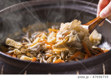舞茸ご飯 土鍋 イメージ 舞茸ご飯 土鍋 イメージ 87696759