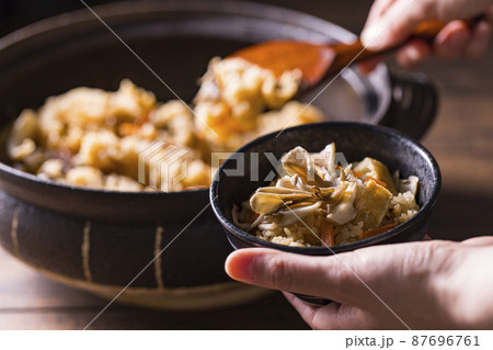 舞茸ご飯　土鍋　イメージ  87696761
