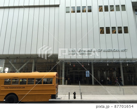 ホイットニー美術館の入り口（ニューヨーク・アメリカ） 87701654