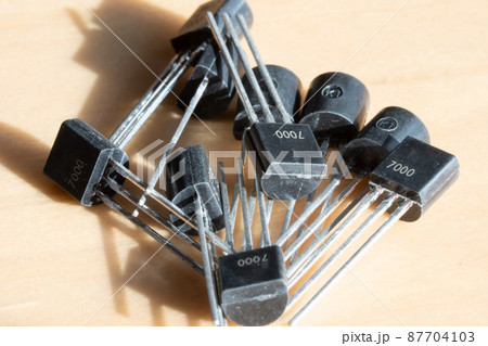 電子部品（半導体) 87704103