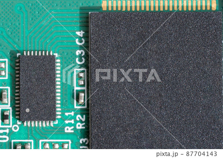 基板に実装された半導体IC類 87704143
