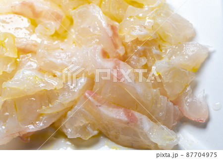 新鮮で美味しい鯛のカルパッチョ 87704975