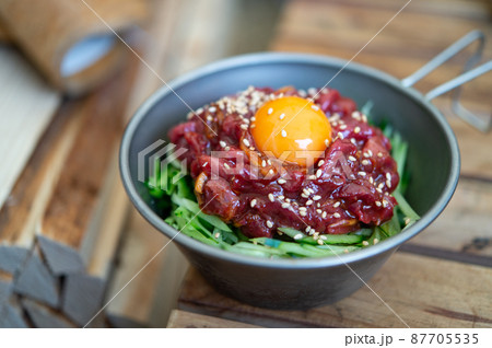 馬肉ユッケ 87705535