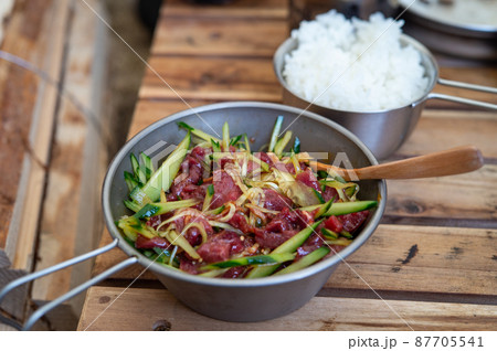馬肉ユッケとごはんのキャンプ飯 87705541
