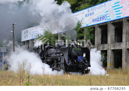 釜石線陸中大橋駅を発車するSL銀河　発車シーン 87706295