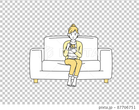 ソファーでくつろぐ女性 主婦 スマートフォンを見る 携帯電話 スマホ 眺める 画面を見る ソファーでくつろぐ女性 主婦 スマートフォンを見る 携帯電話 スマホ 眺める 画面を見る 87706751