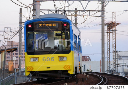 大阪阪堺電軌鉄道上町線の車両が走る 大阪阪堺電軌鉄道上町線の車両が走る 87707873