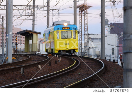 大阪阪堺電軌鉄道上町線の車両が走る 大阪阪堺電軌鉄道上町線の車両が走る 87707876
