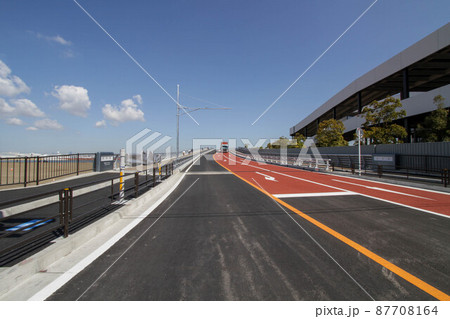 キングスカイフロント交差点(川崎側)から見た多摩川スカイブリッジ 87708164