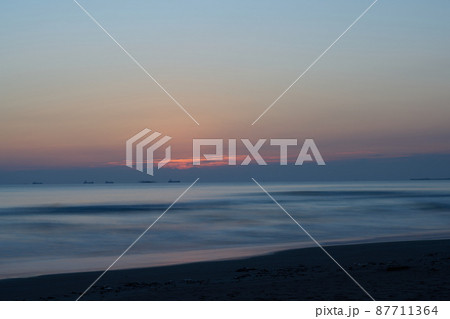 下津海岸の朝　夜明け　 87711364
