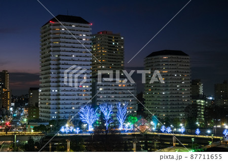 埼玉県川口市 川口駅西口の街並みとイルミネーション 87711655