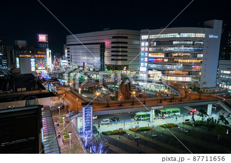 埼玉県川口市 夜の川口駅東口の街並み 埼玉県川口市 夜の川口駅東口の街並み 87711656