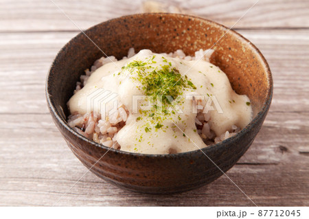 雑穀米のとろろご飯 87712045