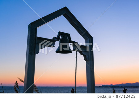 静岡県浜松市 夕暮れの浜名湖SA、恋人の聖地 ハートロック in 浜名湖SA 静岡県浜松市 夕暮れの浜名湖SA、恋人の聖地 ハートロック in 浜名湖SA 87712425