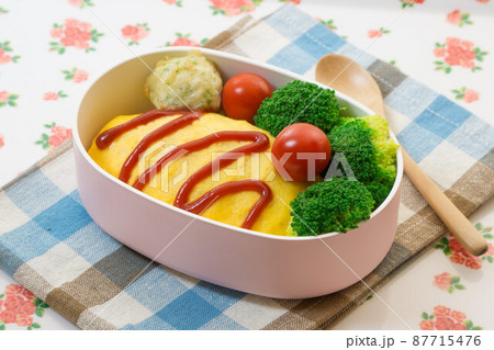 オムライスのお弁当 87715476