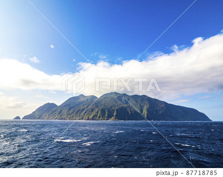 橘丸の船上から見る御蔵島 (伊豆諸島) 橘丸の船上から見る御蔵島 (伊豆諸島) 87718785