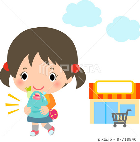スーパーで買い物した女の子、おつかい 87718940