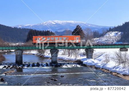 秋田内陸縦貫鉄道と森吉山 秋田内陸縦貫鉄道と森吉山 87720042