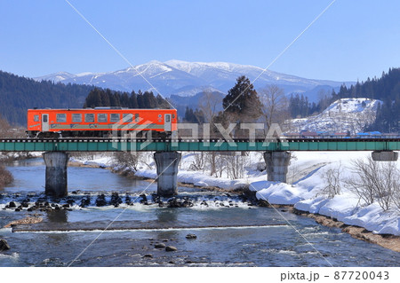 秋田内陸縦貫鉄道と森吉山 秋田内陸縦貫鉄道と森吉山 87720043
