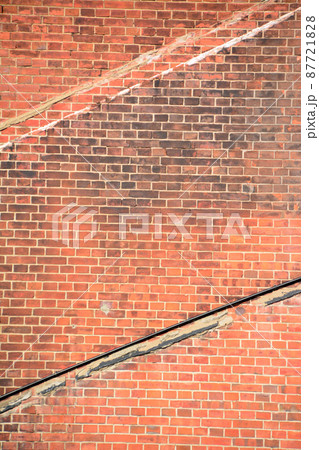 趣きある煉瓦造りの壁面 趣きある煉瓦造りの壁面 87721828