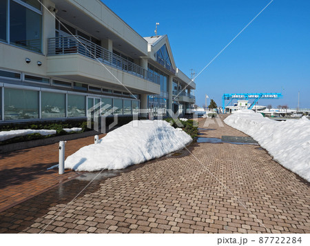 小樽　春先の小樽港マリーナ（おたる海の駅） 87722284