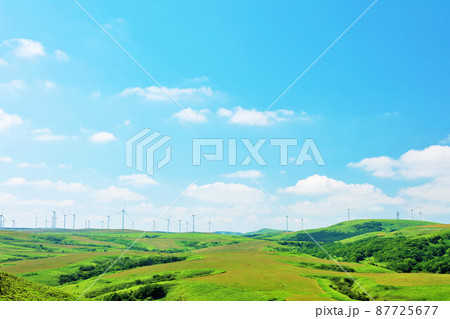 北海道　夏の青空　宗谷丘陵からの風景 87725677