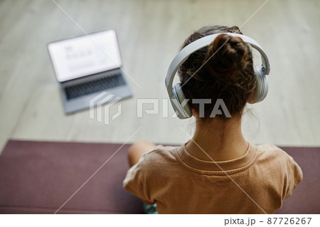 Child Watching Online Yoga Class Child Watching Online Yoga Class 87726267