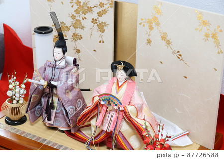立ち雛人形、雛人形の飾りつけ、準備 立ち雛人形、雛人形の飾りつけ、準備 87726588