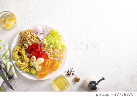 Shrimp salad with avocado, tomatoes and quail eggs. diet food Shrimp salad with avocado, tomatoes and quail eggs. diet food 87726970