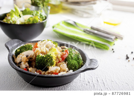 vegetarian stir fry in black pan, vegan food 87726981