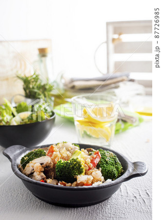 vegetarian stir fry in black pan, vegan food 87726985