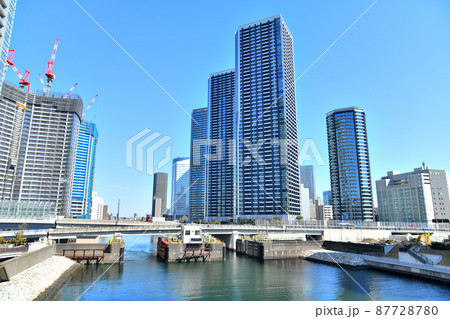 朝潮小橋より黎明大橋／朝潮運河周辺を望む(東京都中央区)【2022.2】 87728780