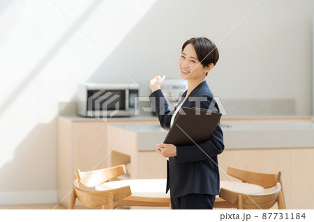 住宅販売アドバイザー　女性 87731184