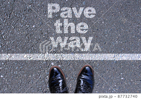 道を切り開け! 新しいことを始める足 feet to pave the way to start 道を切り開け! 新しいことを始める足 feet to pave the way to start 87732740