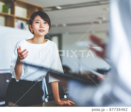 ビジネスシーン 87736462