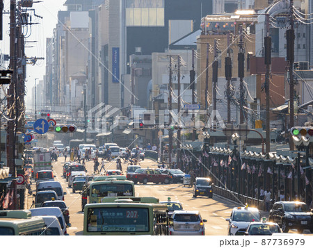 八坂神社から見た四条通 87736979